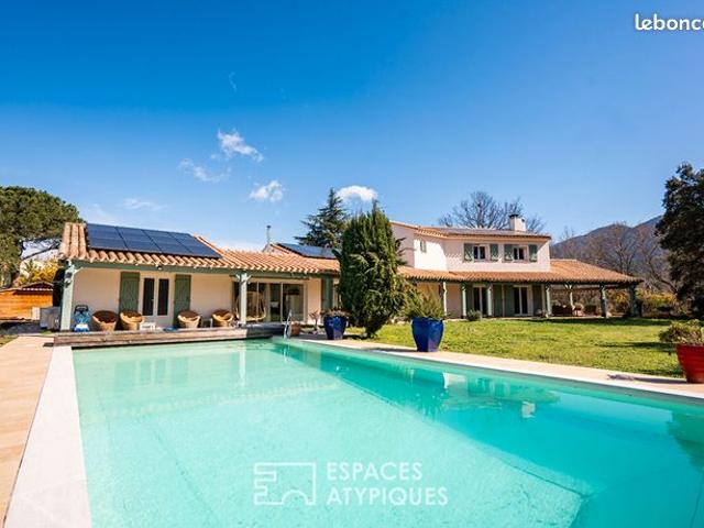 Propriété 7 pièces 237 m²