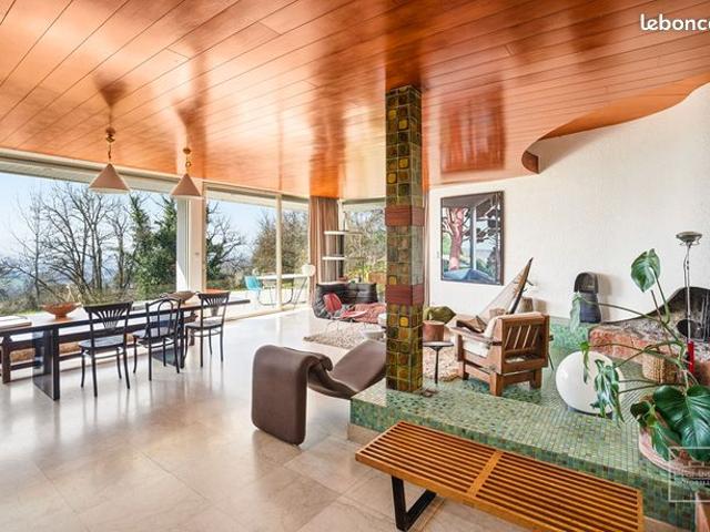 Propriété 7 pièces 238 m²