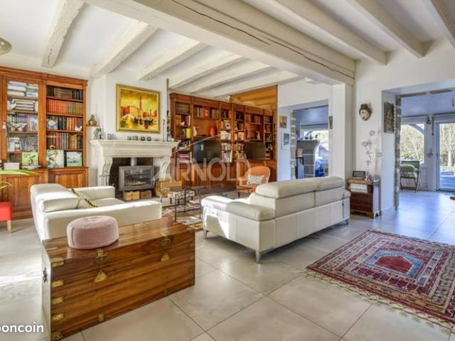 Propriété 7 pièces 238 m²