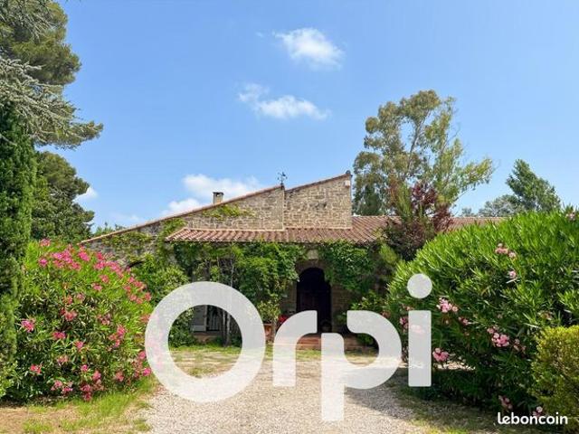 Propriété 7 pièces 238 m²