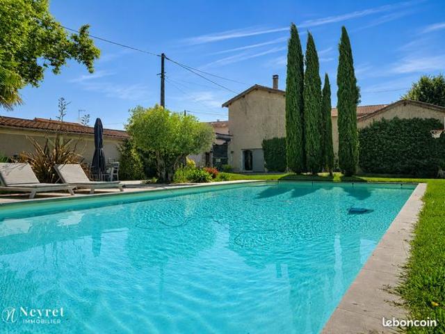 Propriété 7 pièces 239 m²