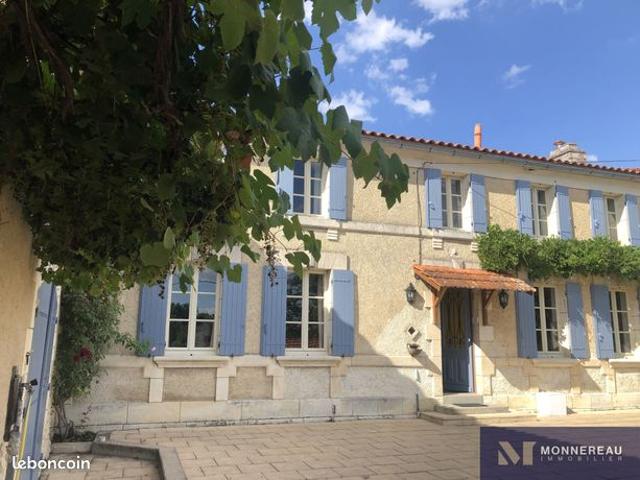 Propriété 7 pièces 239 m²