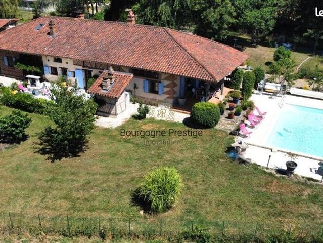Propriété 7 pièces 239 m²