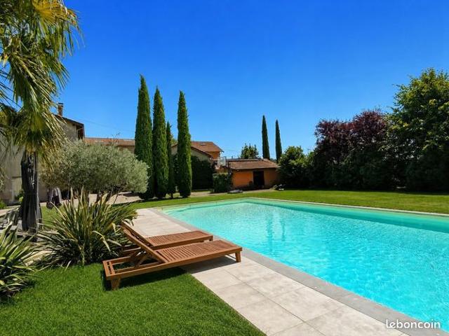 Propriété 7 pièces 239 m²