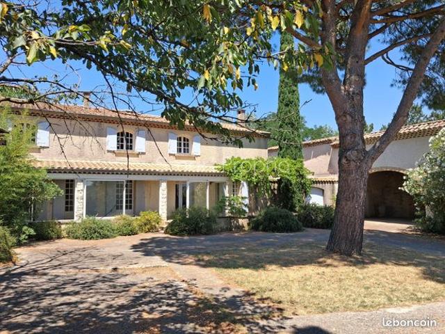 Propriété 7 pièces 230 m²