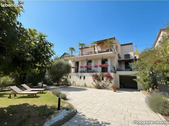 Propriété 7 pièces 230 m²