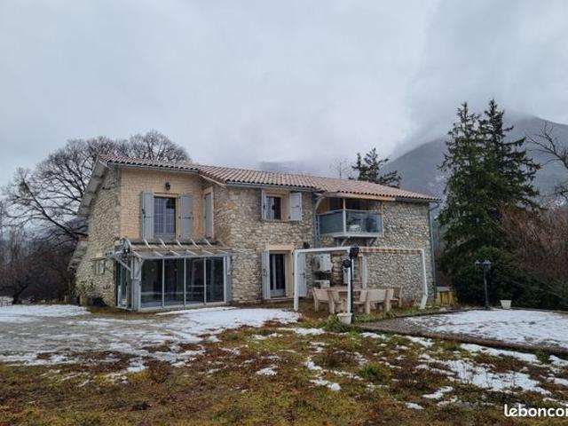 Propriété 7 pièces 230 m²