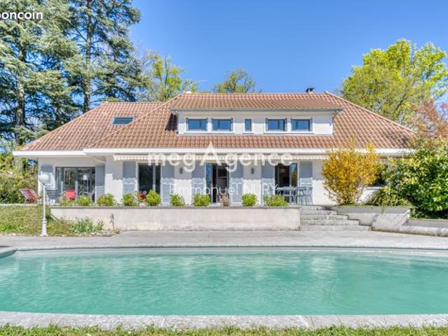 Propriété 7 pièces 230 m²