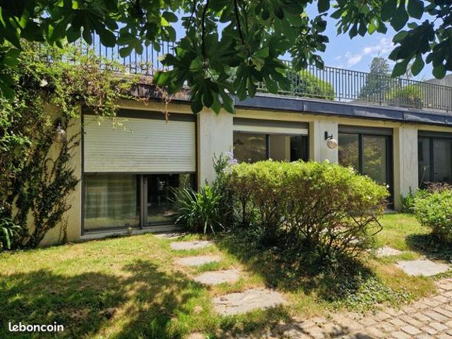 Propriété 7 pièces 230 m²