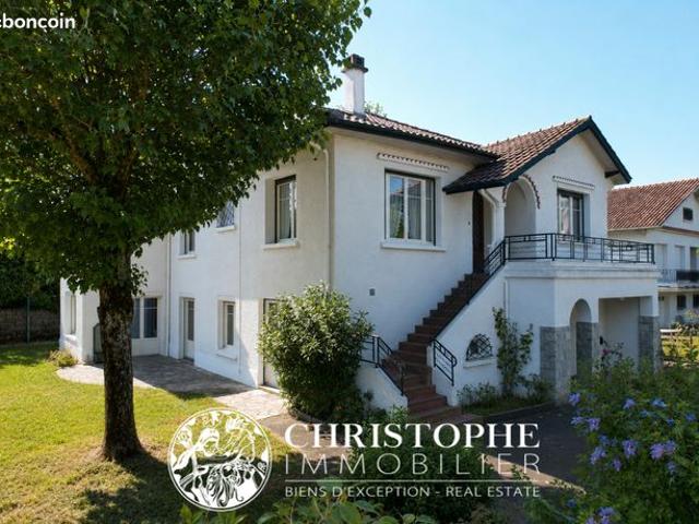 Propriété 7 pièces 230 m²
