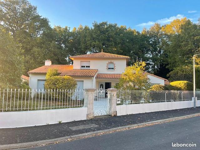 Propriété 7 pièces 230 m²