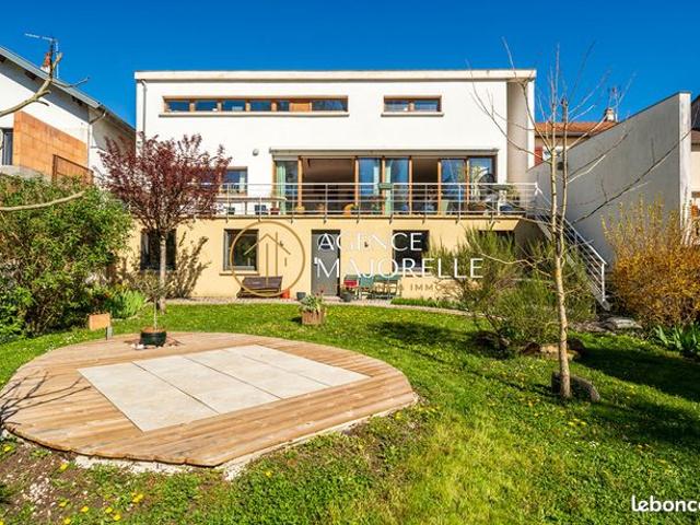 Propriété 7 pièces 230 m²