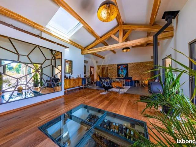Propriété 7 pièces 230 m²