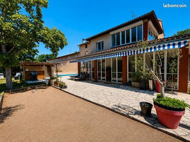 Propriété 7 pièces 230 m²