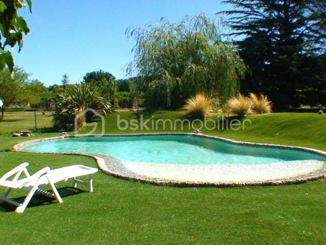 Propriété 7 pièces, 230 m² et 9070 m² de terrain