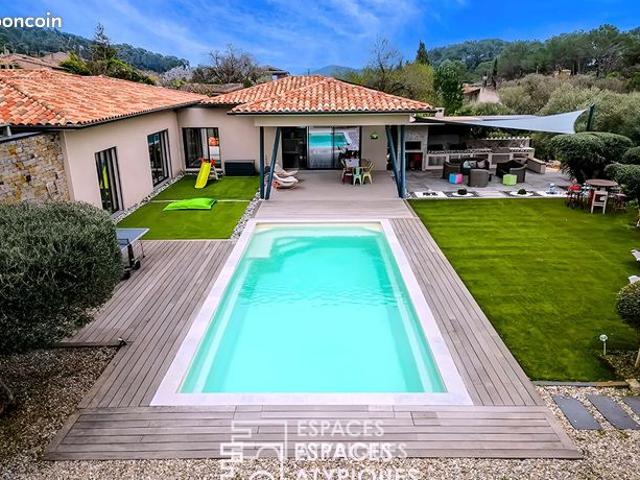 Propriété 7 pièces 231 m²