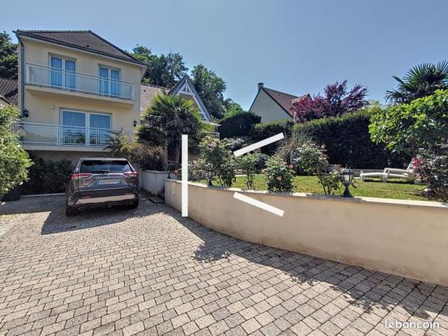 Propriété 7 pièces 231 m²
