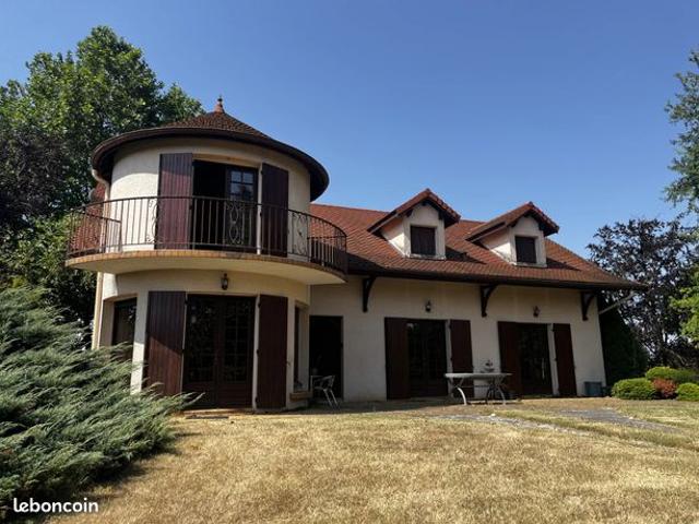 Propriété 7 pièces 231 m²