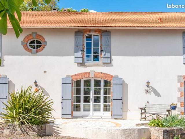 Propriété 7 pièces 231 m²