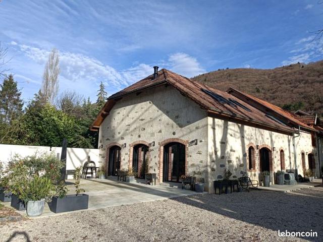 Maison 7 pièces 231 m²