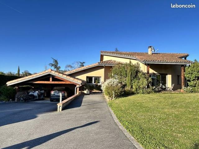 Propriété 7 pièces 232 m²