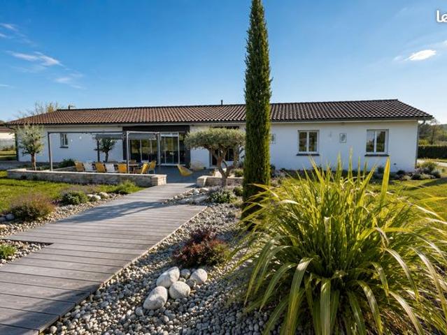 Propriété 7 pièces 232 m²