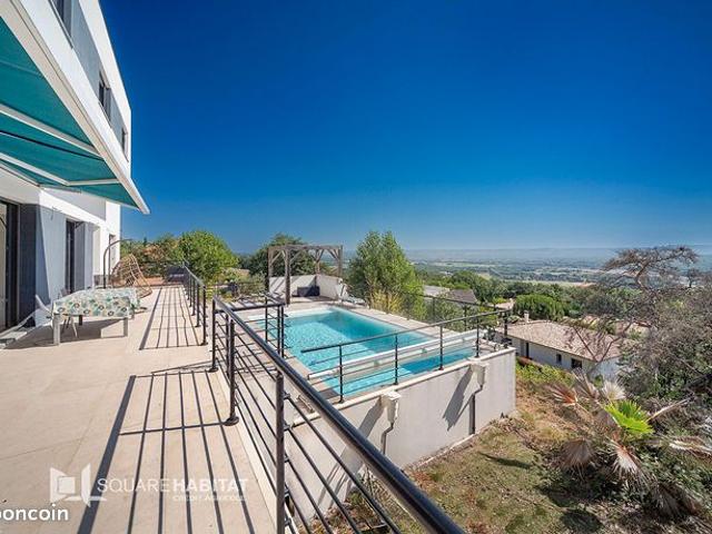 Propriété 7 pièces 232 m²