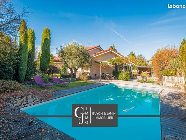 Propriété 7 pièces 232 m²