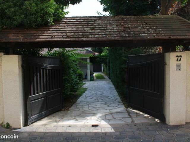 Propriété 7 pièces 232 m²