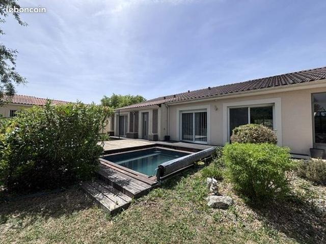 Propriété 7 pièces 233 m²