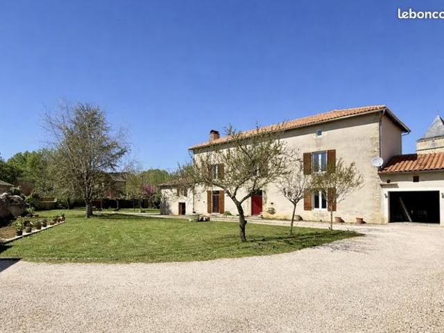 Propriété 7 pièces 233 m²