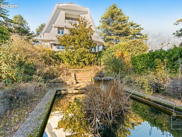Propriété 7 pièces 233 m²
