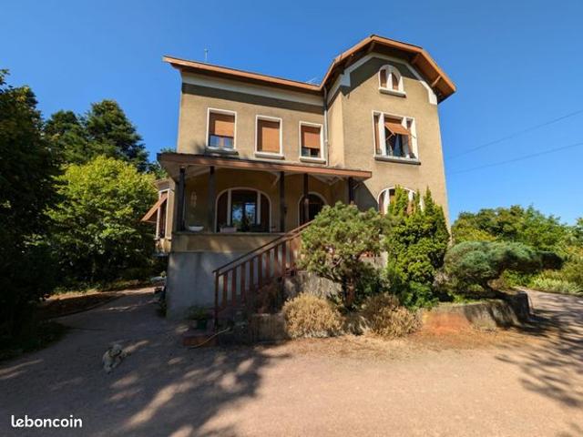 Propriété 7 pièces 233 m²