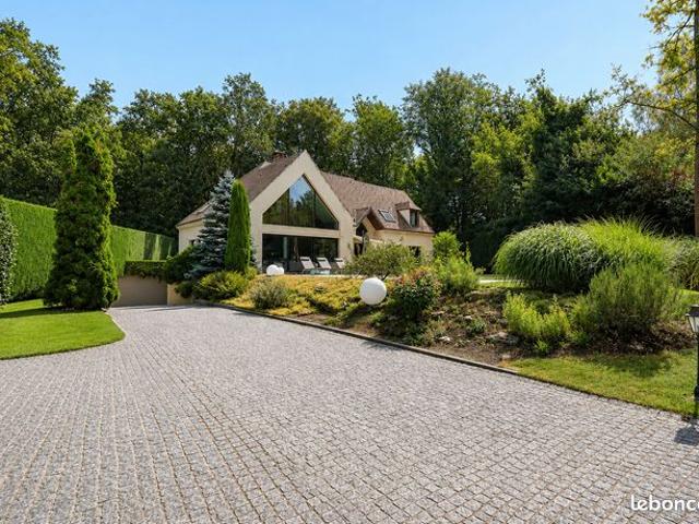 Propriété 7 pièces 233 m²