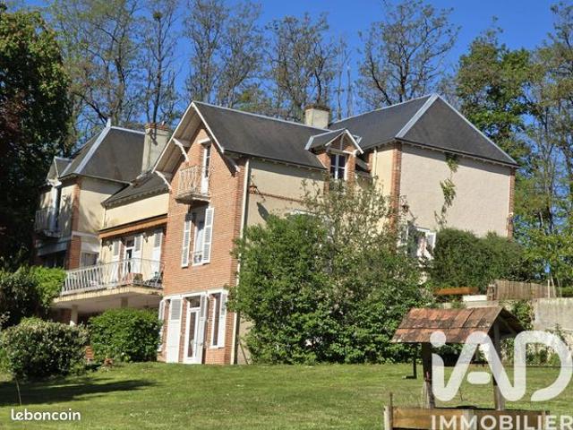 Propriété 7 pièces 233 m²