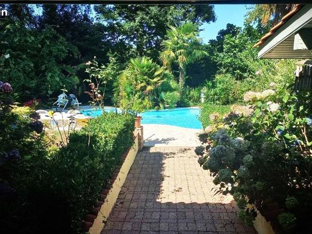 Propriété 7 pièces 244 m²