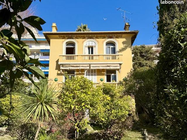Propriété 7 pièces 244 m²