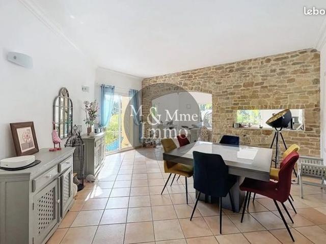 Propriété 7 pièces 245 m²