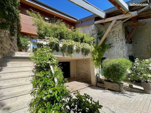 Propriété 7 pièces 245 m²