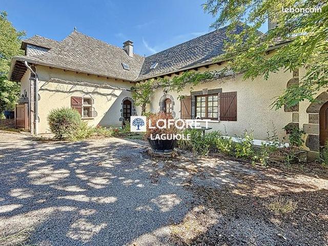 Propriété 7 pièces 245 m²