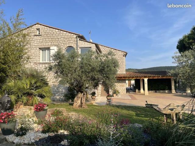 Propriété 7 pièces 246 m²