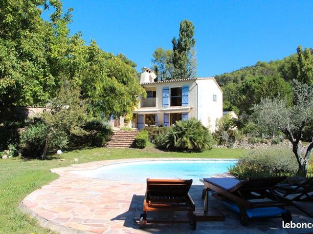 Propriété 7 pièces 246 m²