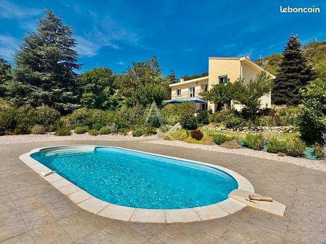 Propriété 7 pièces 246 m²