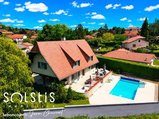 Propriété 7 pièces 246 m²