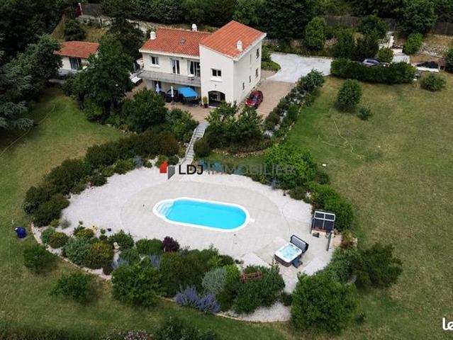 Propriété 7 pièces 248 m²