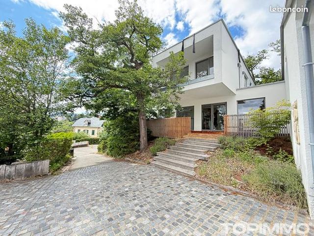 Propriété 7 pièces 248 m²