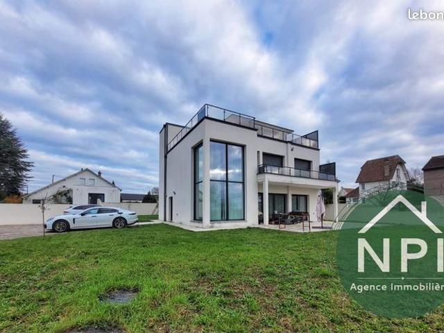 Propriété 7 pièces 248 m²