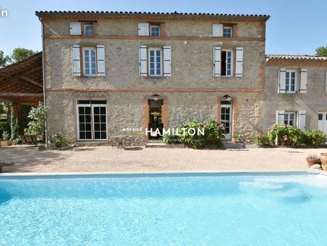 Propriété 7 pièces 239 m²