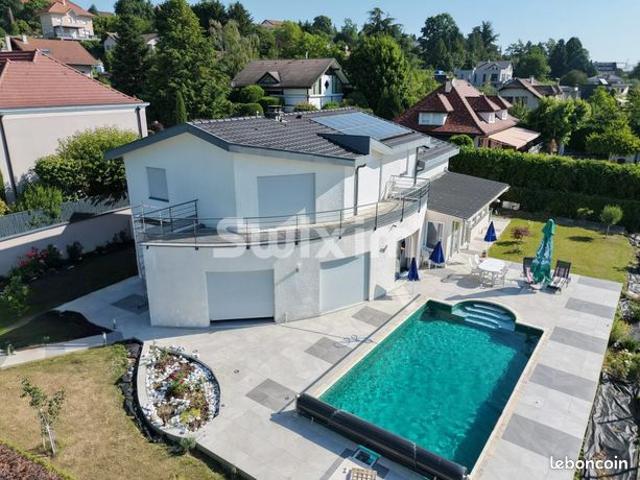 Propriété 7 pièces 200 m²