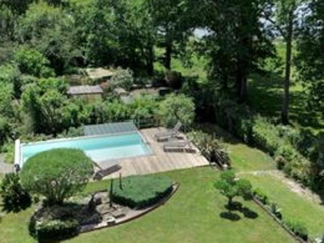 Propriété 7 pièces 240 m²